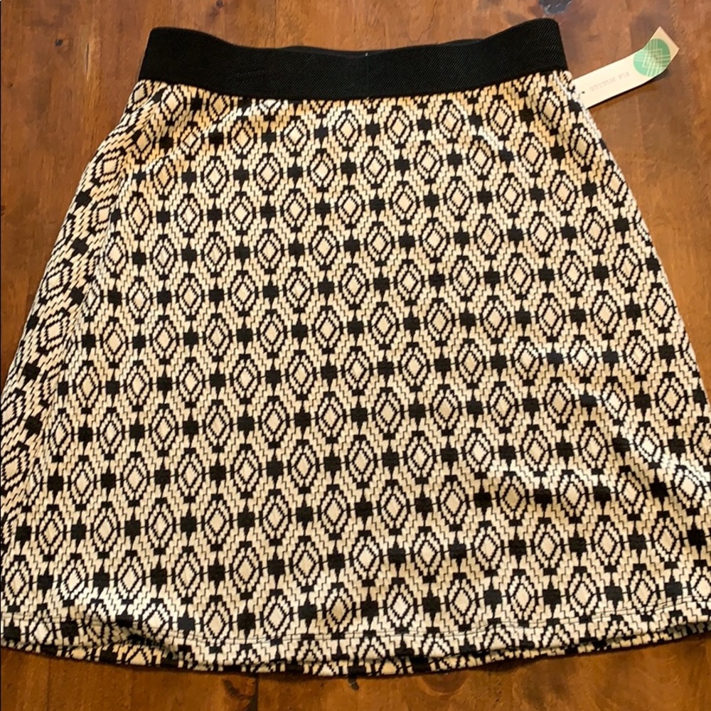 Black and white brand new elastic skirt